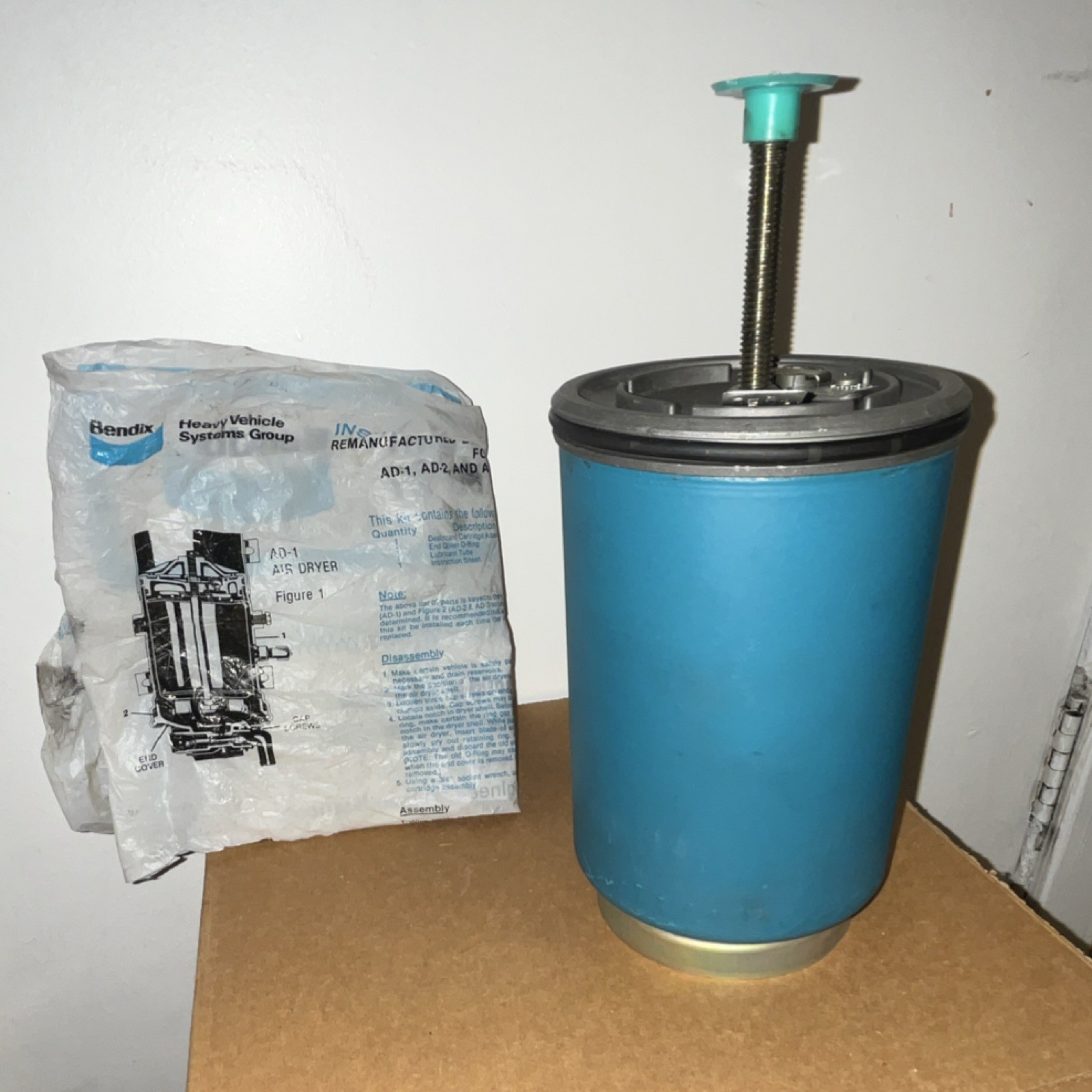 Bendix Heavy Vehicle Systems Group 101900 Reman Desiccant Cartridge.