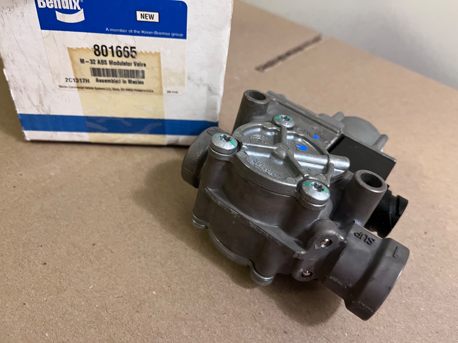 Genuine Bendix 801665 Bendix ABS Modulator Valve Bendix M-32 ABS Modulator Valve