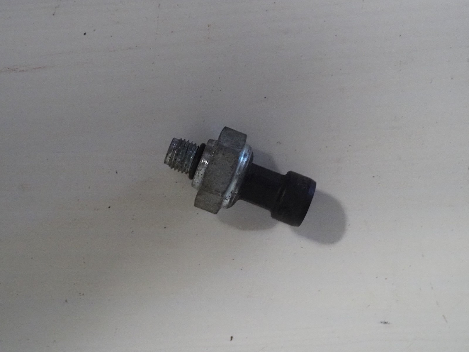 Genuine International 1839415C91 Oil Pressure Sensor