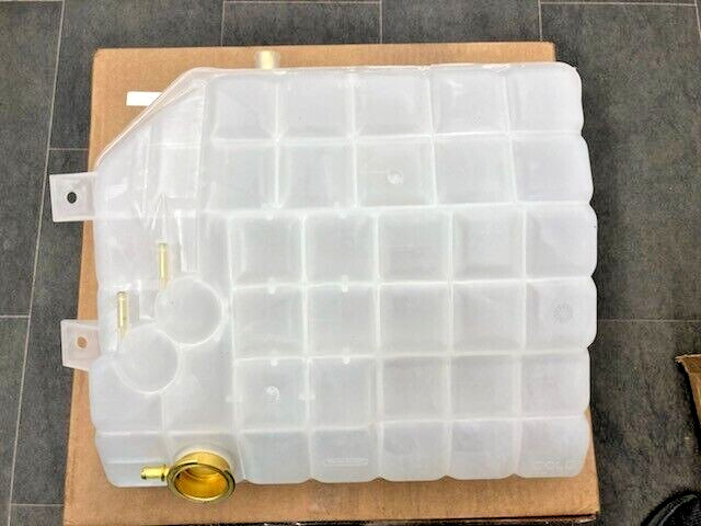 05-17750-002 NEW OEM FREIGHTLINER COOLANT RESERVOIR 05-17750-001, 05-17750-000