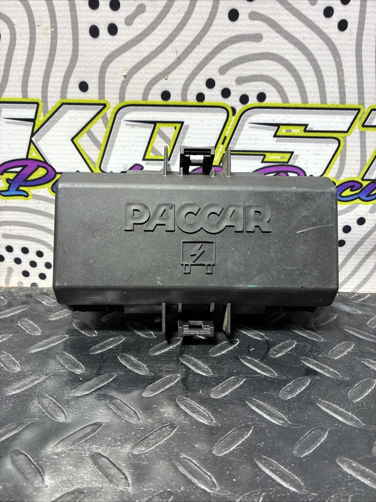 COVER ONLY 2022 PETERBILT 579 PACCAR PDC SLEEPER CAB FUSE BOX ASSEMBLY