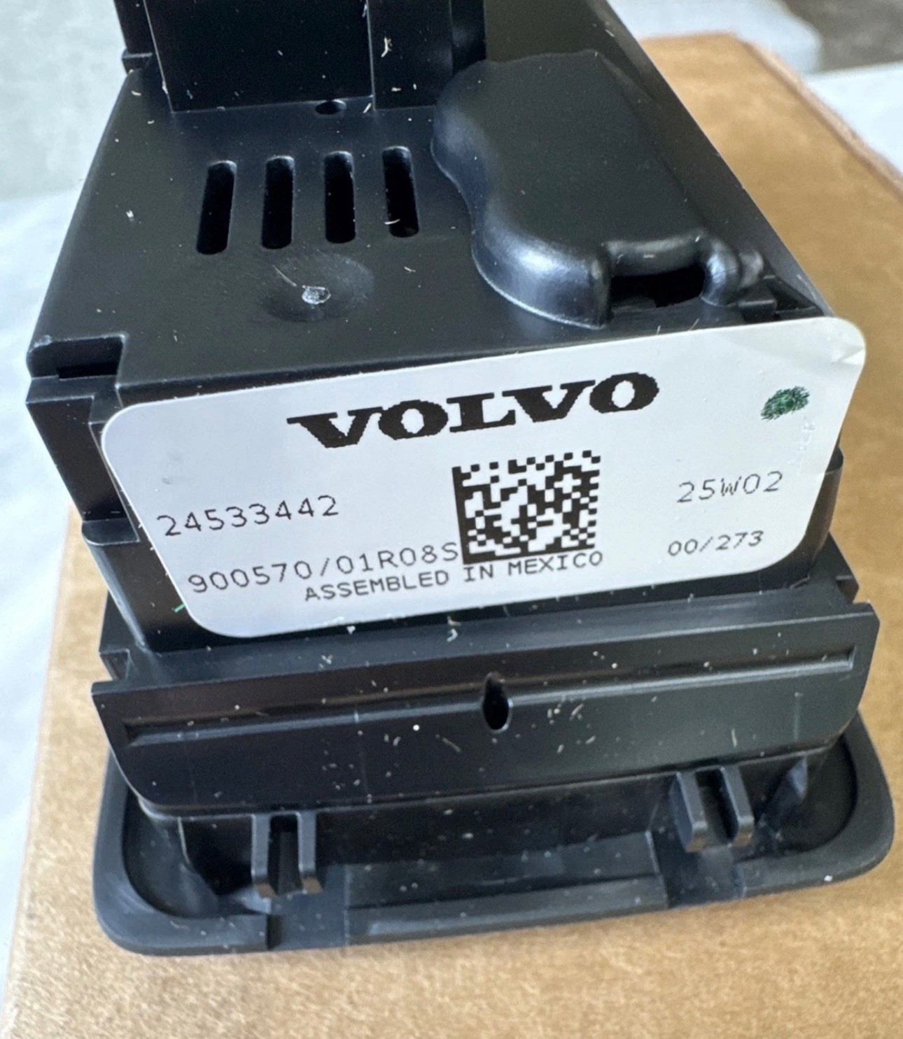 24533442 Genuine Volvo Part. Switch Driver,s Door ( Mirror, Heat, Locks )