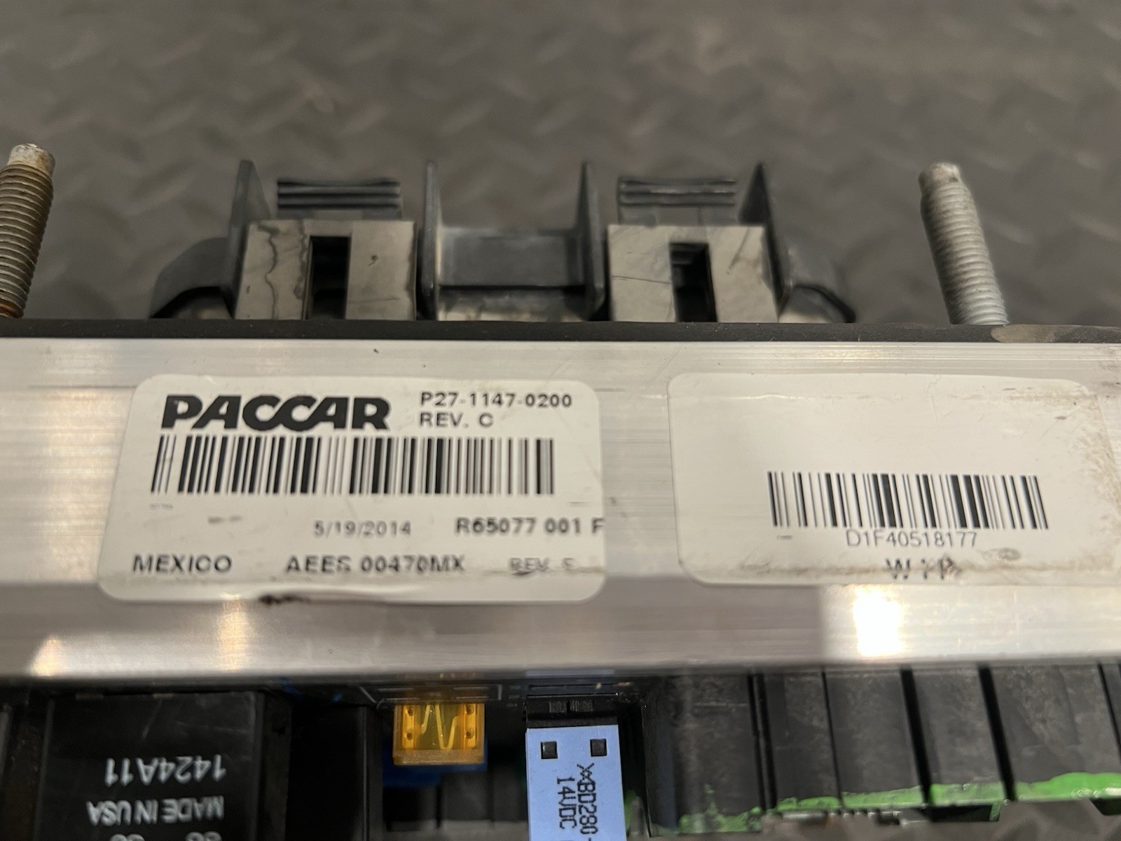 PACCAR Peterbilt Fuse Box P/N: P27-1147-0200 / S53-1293-11E (TAG#: 17428)