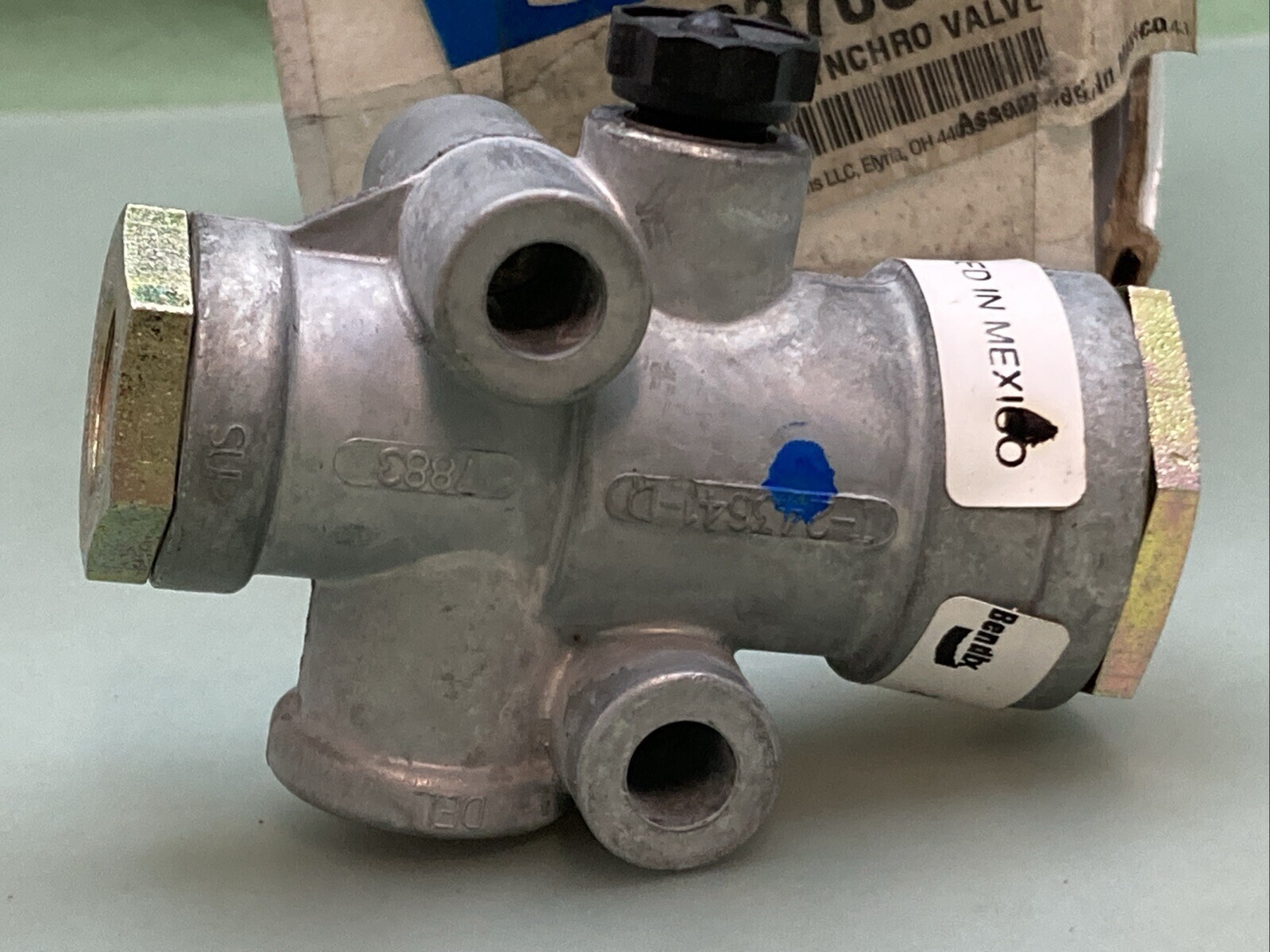 NEW GENUINE BENDIX 283700N 71 psi 1/4″-18 NPT Control Port Synchronizing Valve