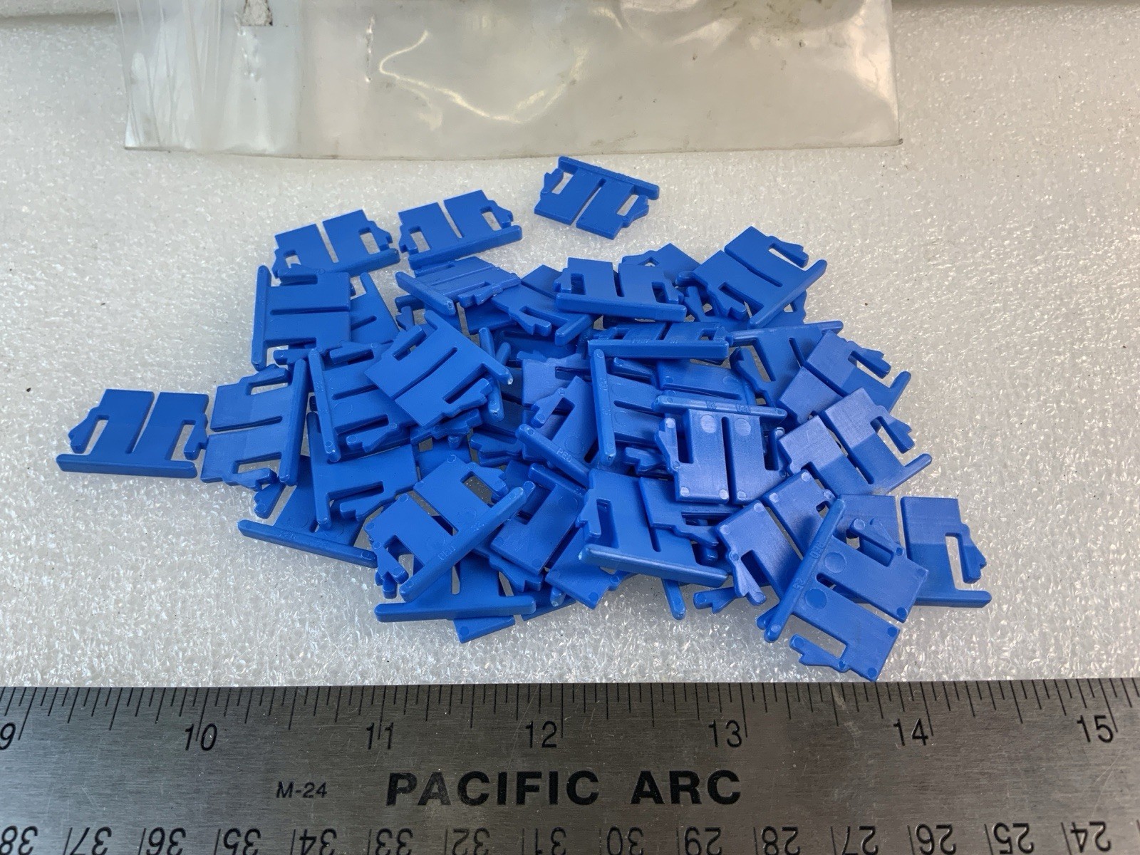(LOT OF 46) GENUINE DELPHI BLUE LOCK TERMINALS P/N: 12064999 B – NOS