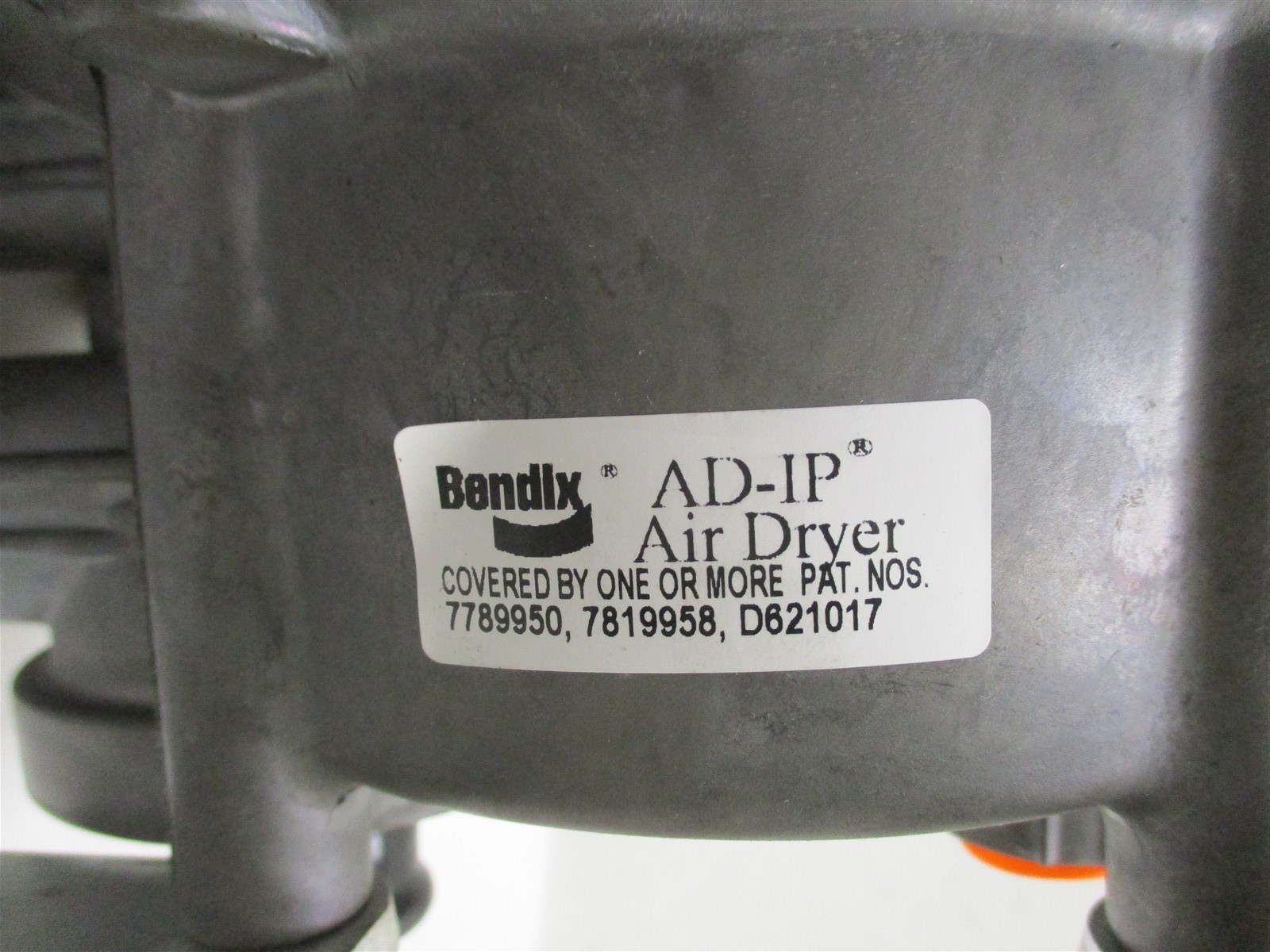 6126228C91 NEW OEM INTERNATIONAL 12V AD-IP AIR DRYER W/ BRACKETS GENUINE BENDIX