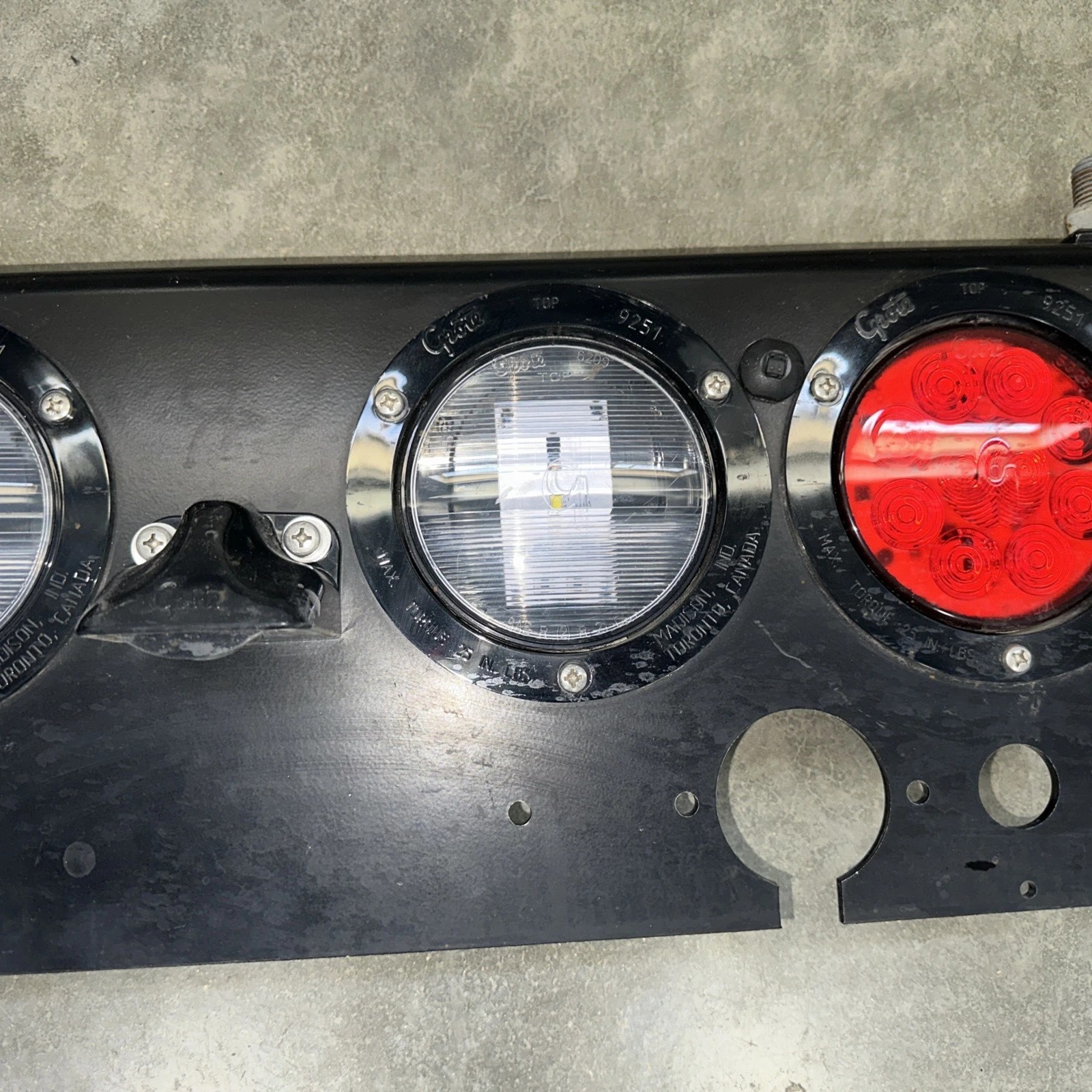 PACCAR GROTE TRUCK LED REAR TAILLIGHT BAR PANEL A11-2264 KW PETERBILT SEMI
