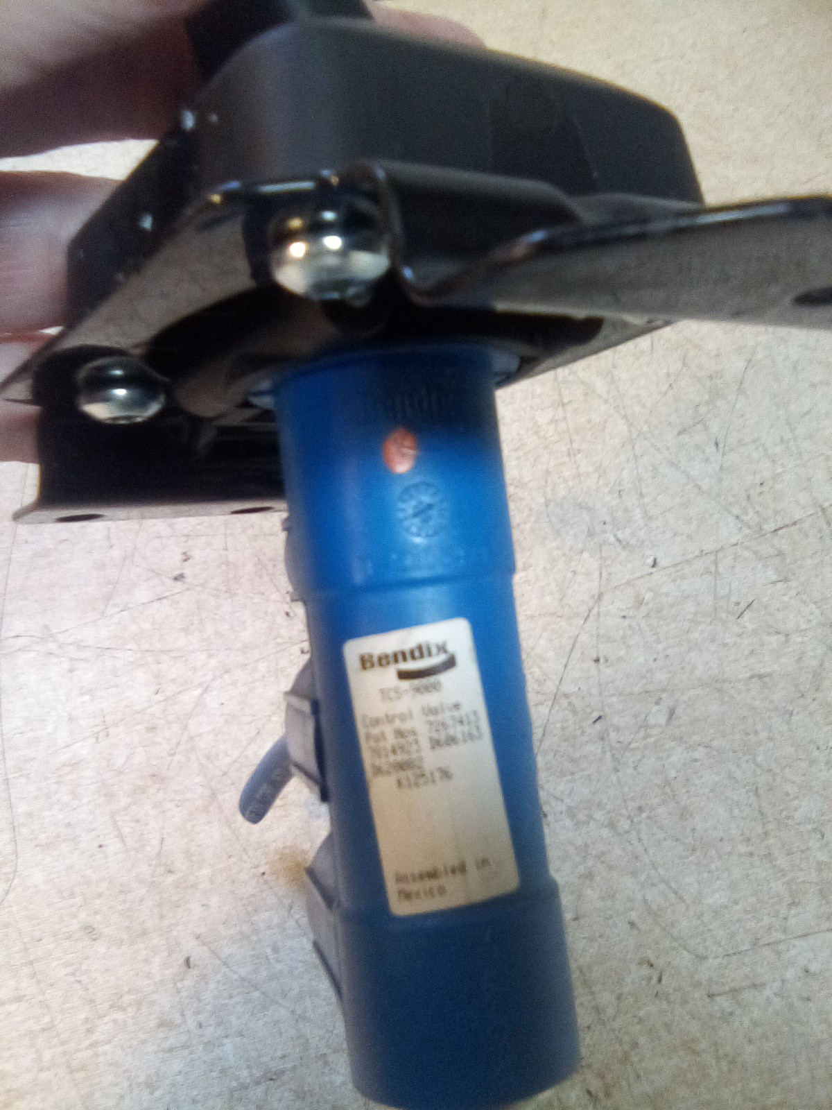 Bendix 7267413 Trailer Parking Brake Switch