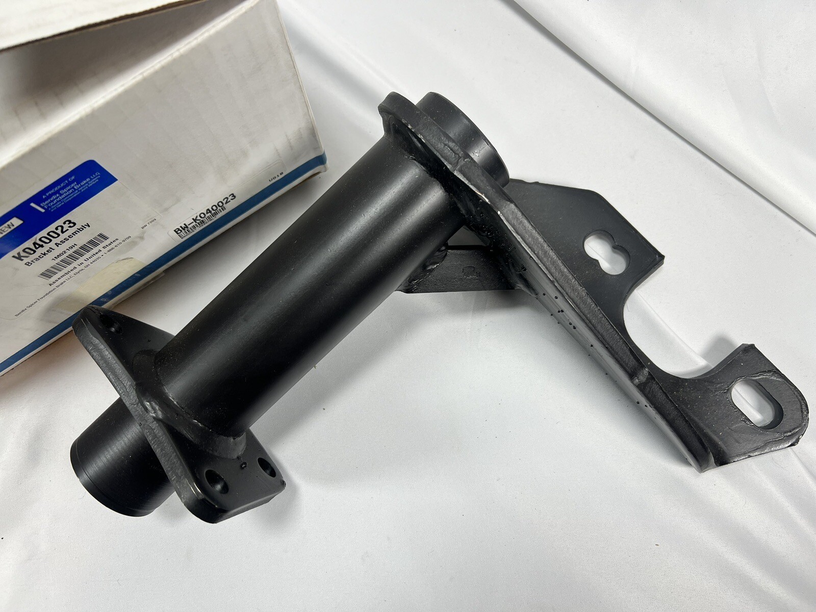 BENDIX K040023 – Bracket Assembly – Brand New