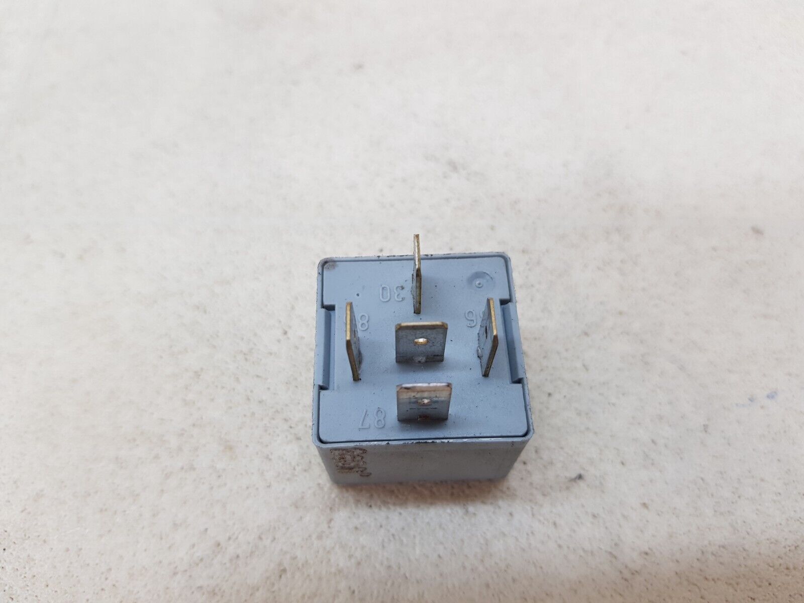 IVECO EUROCARGO 180E25 02-15 GREY 5 PIN SQUARE RELAY 24V 10/20A 4718222 20441002