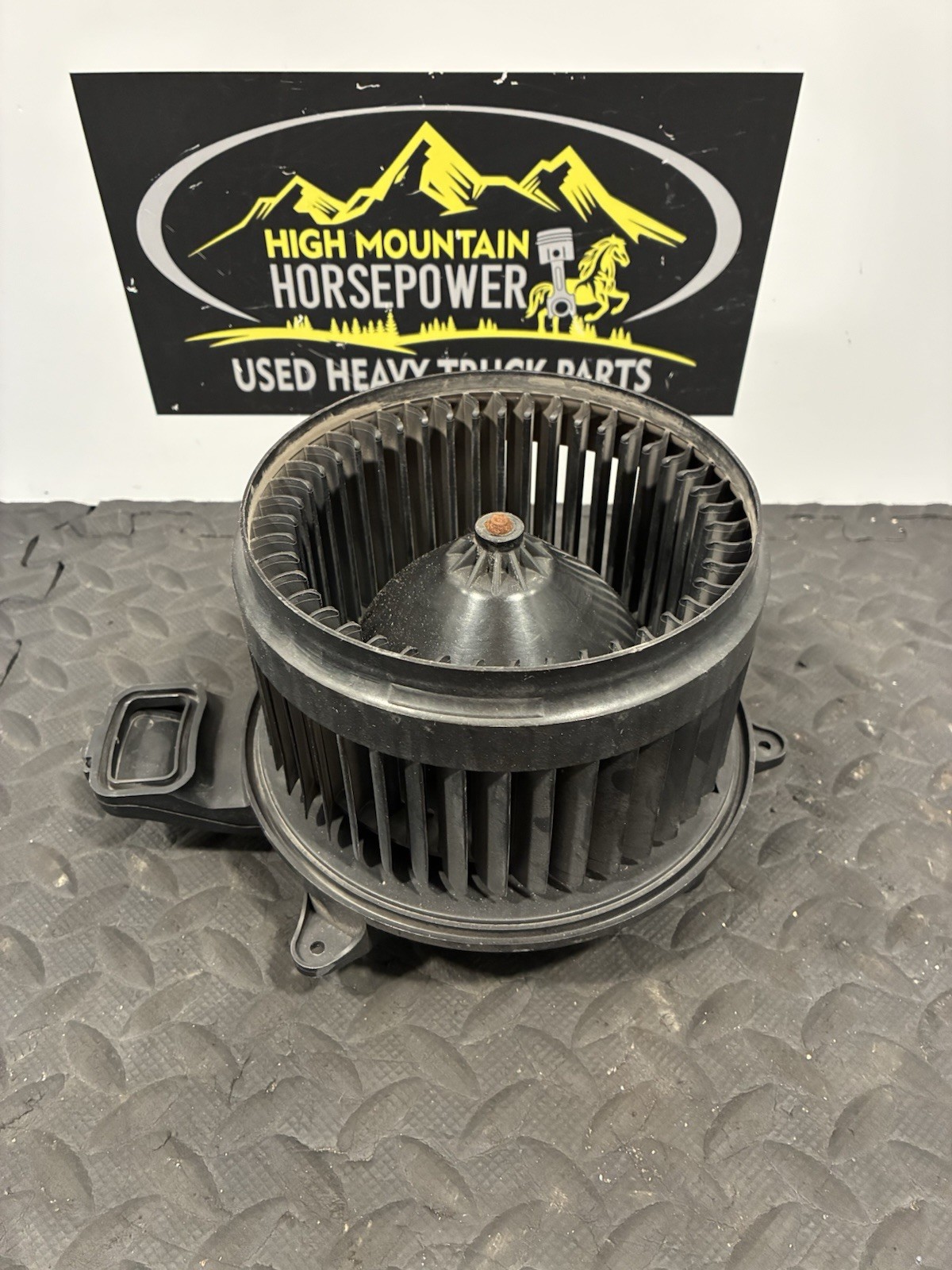 MAHLE (From Peterbilt 567) HVAC Blower Motor P/N: W205 7009 00 (TAG# 16944)