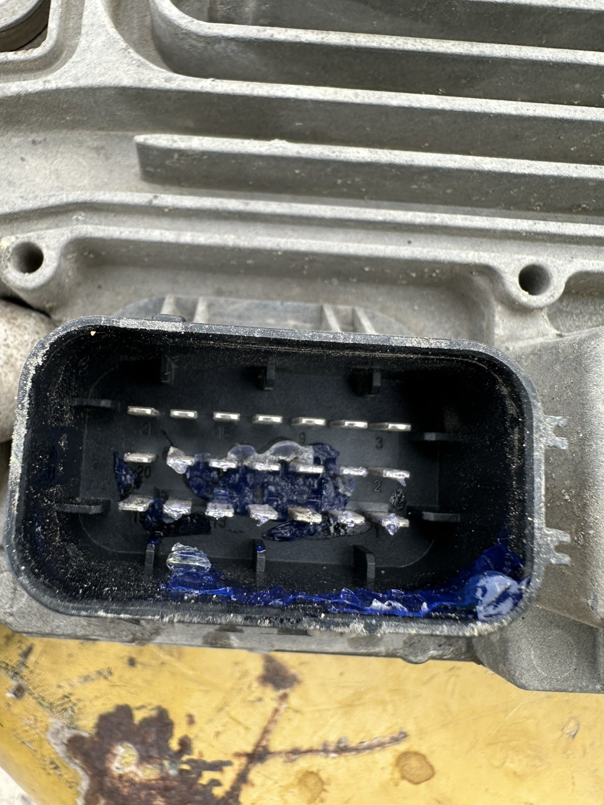 GENUINE: 2021/.A 002 446 09 35 / 002 Freightliner Cascadia ENGINE CONTROL MODULE