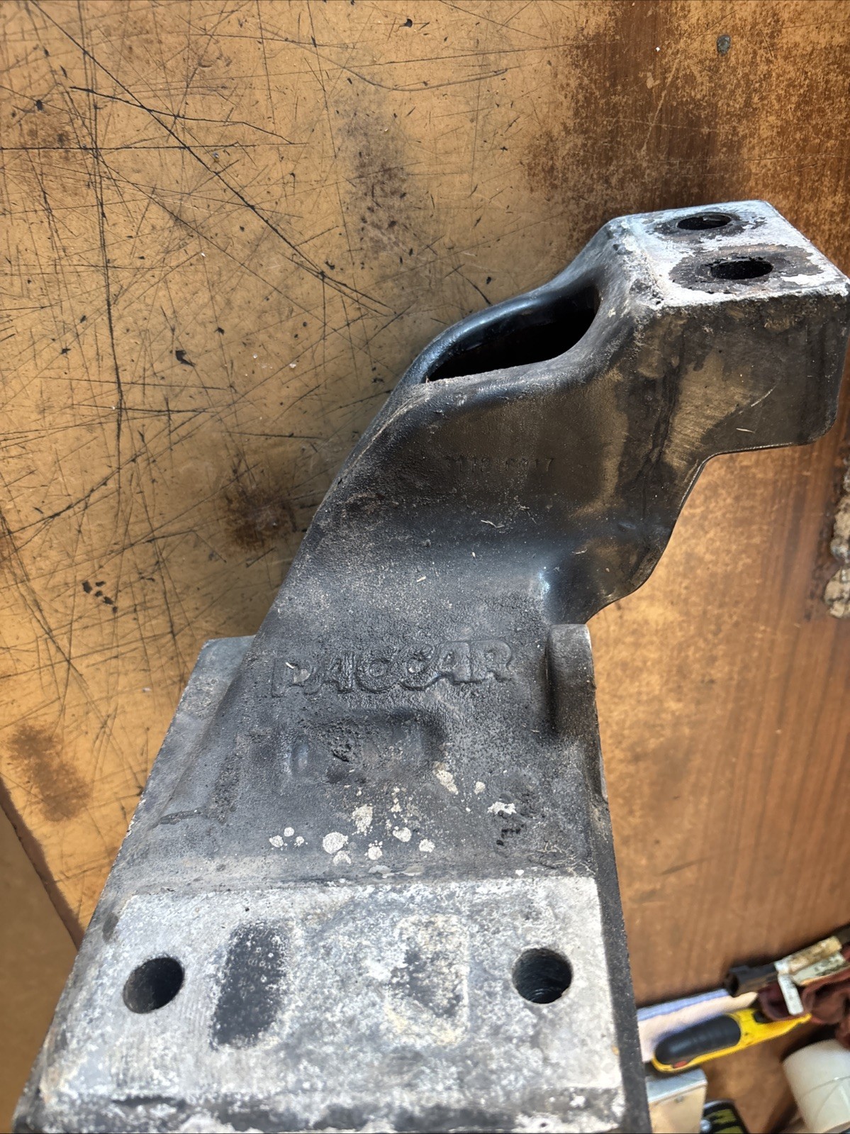 PACCAR FRONT CAB SUPPORT BRACKET LH A85 6136