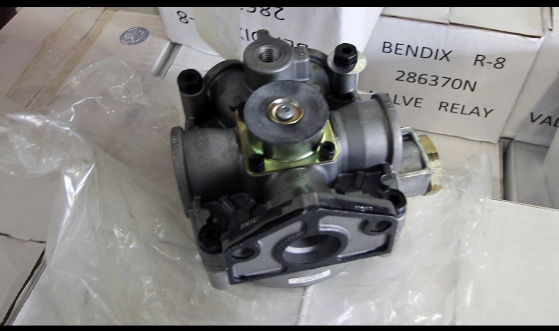 NEW BENDIX 286370N R-8 VALVE RELAY