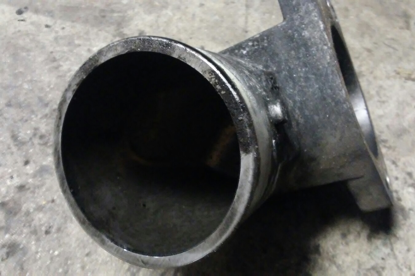 03 – 07 Isuzu 4HK1 TC Intake Manifold TUBE