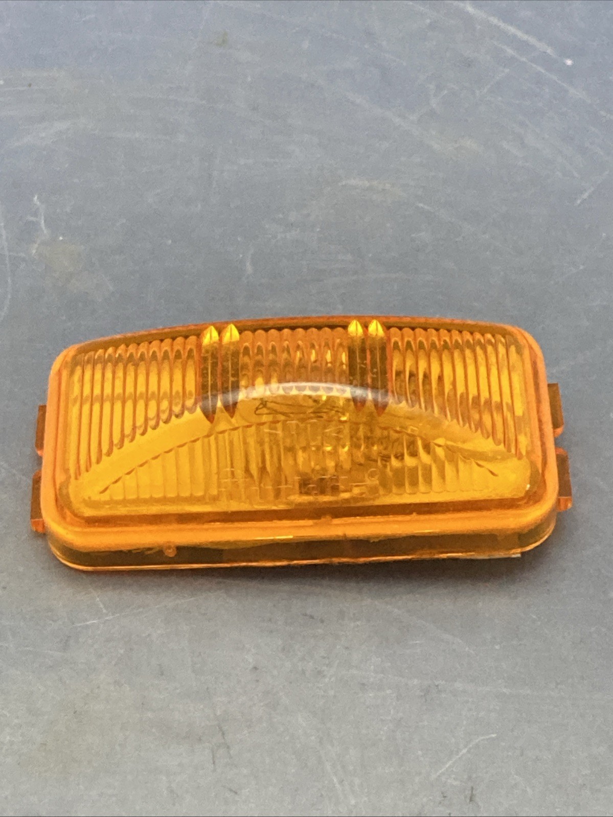 New Genuine Truck-Lite 15206 Model 15 Amber Lamp