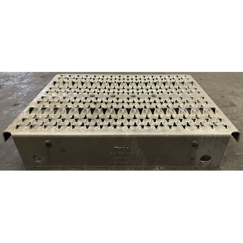 18″ x 15″ Deck Catwalk (Take Off 2016 Peterbilt 579) P/N: A22-1054 (TAG# 10880)