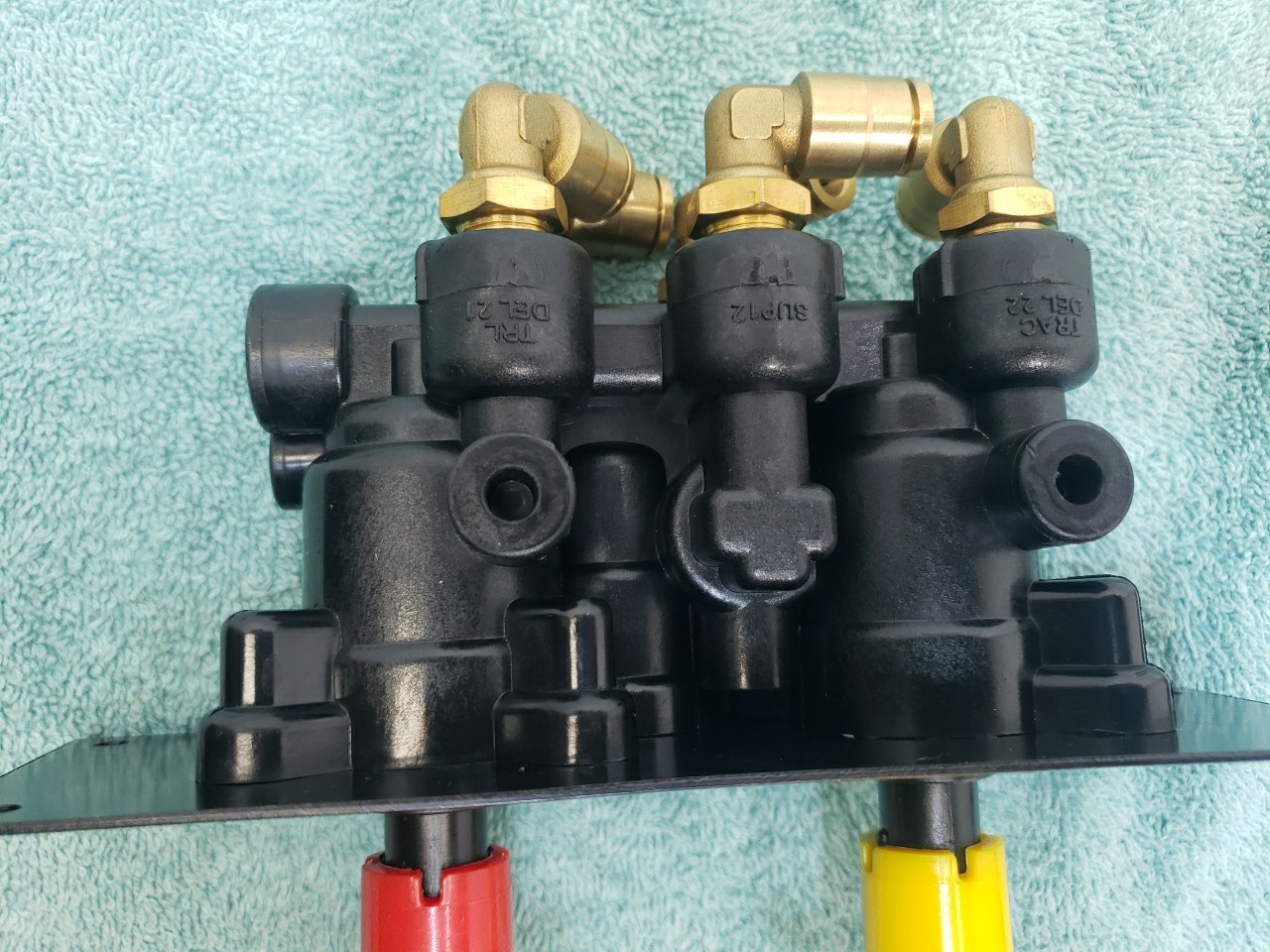 MV-3 Dash Air Brake Control Valve Bendix Freightliner BW5013293 Volvo 80163 L21
