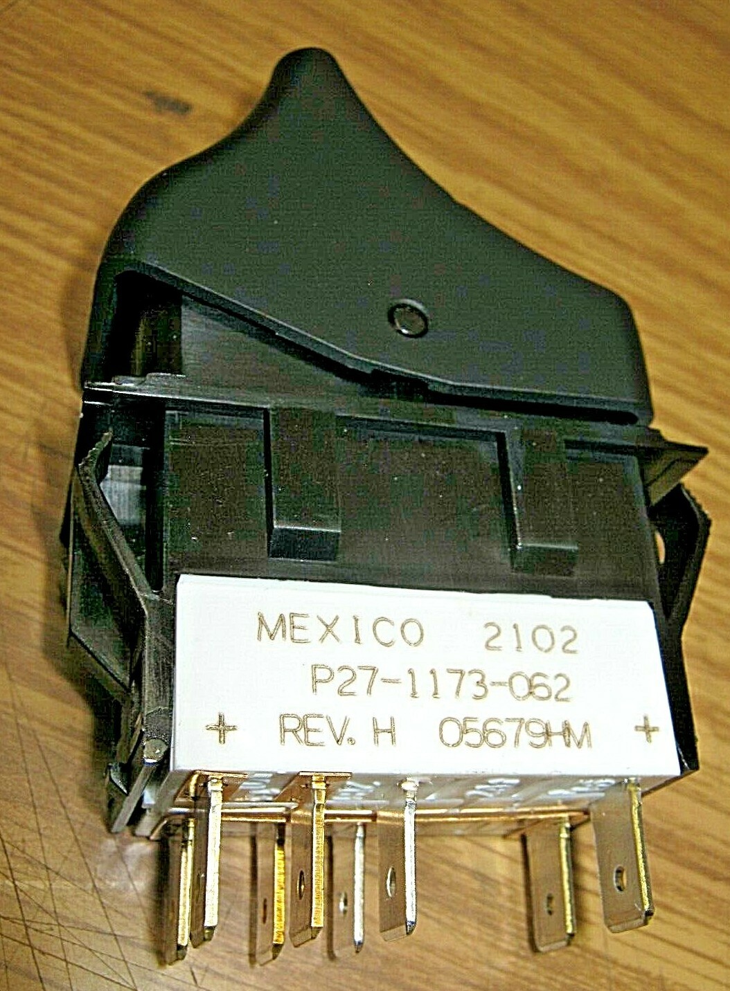 ~ NEW GENUINE PACCAR OEM PUSHER # 1 DASH CONTROL SWITCH p/n – P27-1173-062