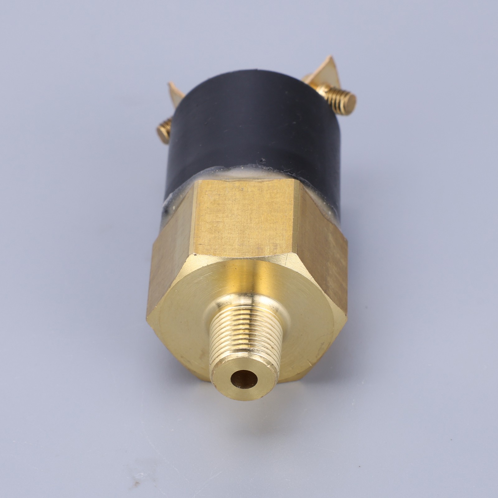Engine Oil Pressure Sensor Switch for Detroit Replace 23520023