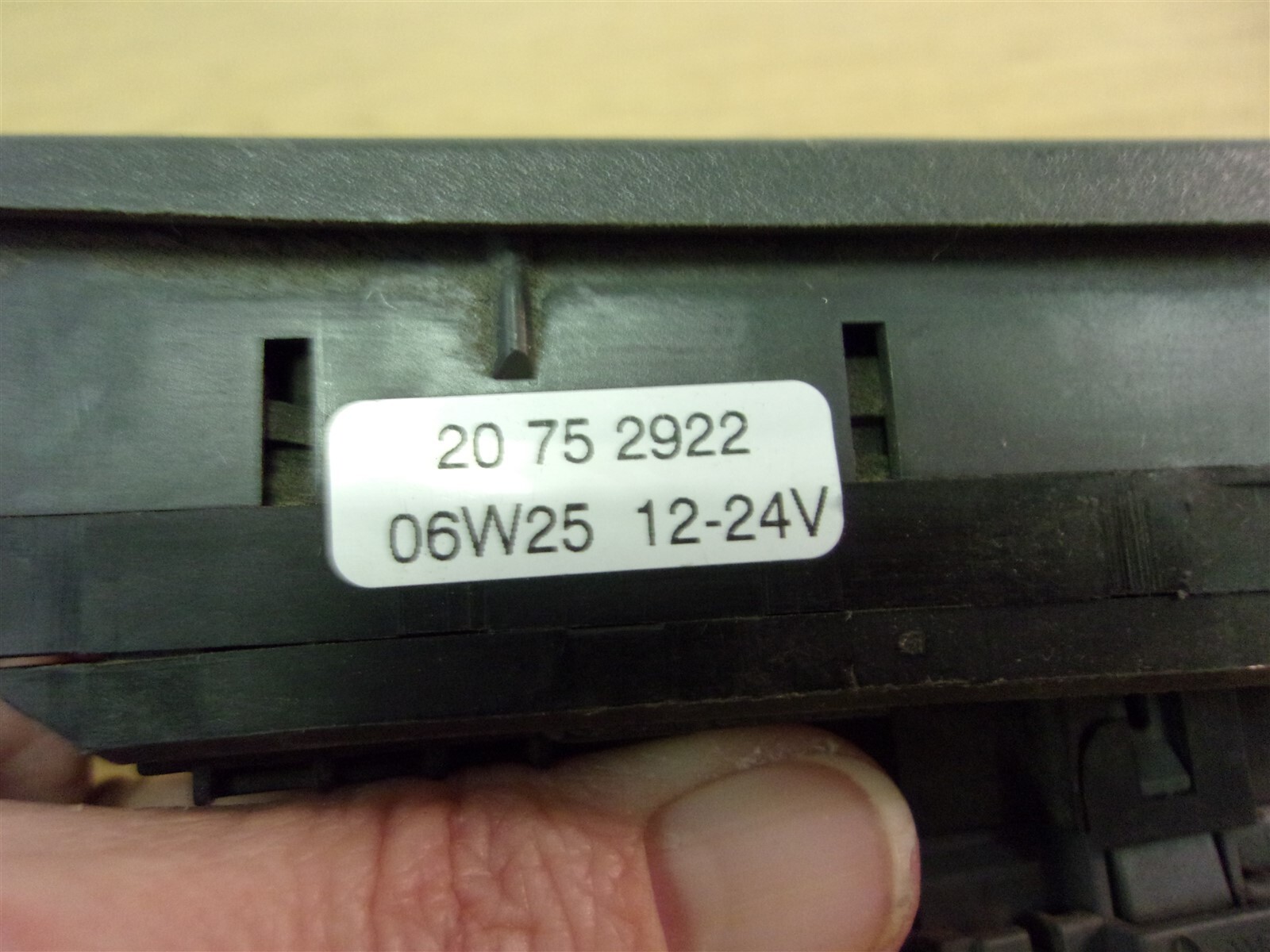 Volvo 20752922 VNL Switch 06W25 12-24V *FREE SHIPPING*