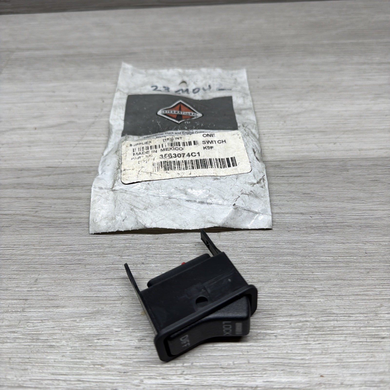 OEM International 3563074C1 Differential Lock Indicator Switch, New