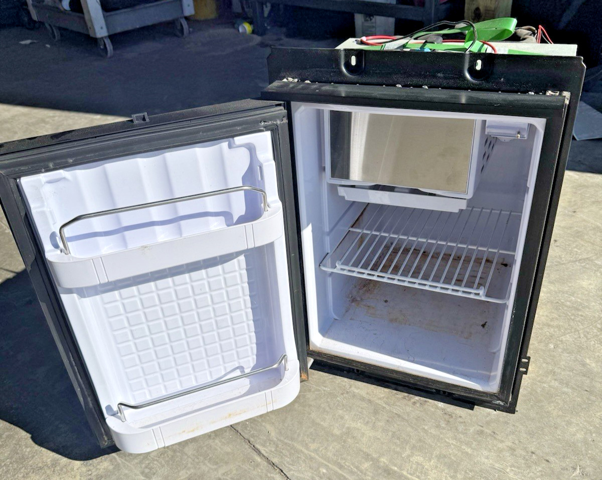 Peterbilt 579 Paccar U10-6011 Commercial Truck Refrigerator Mini Fridge