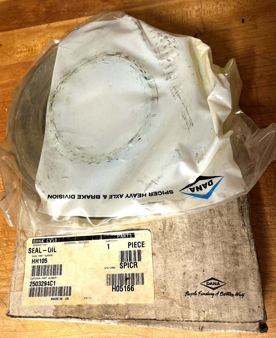 GENUINE DANA SPICER OIL SEAL HH105 NEW OEM 2503294C1