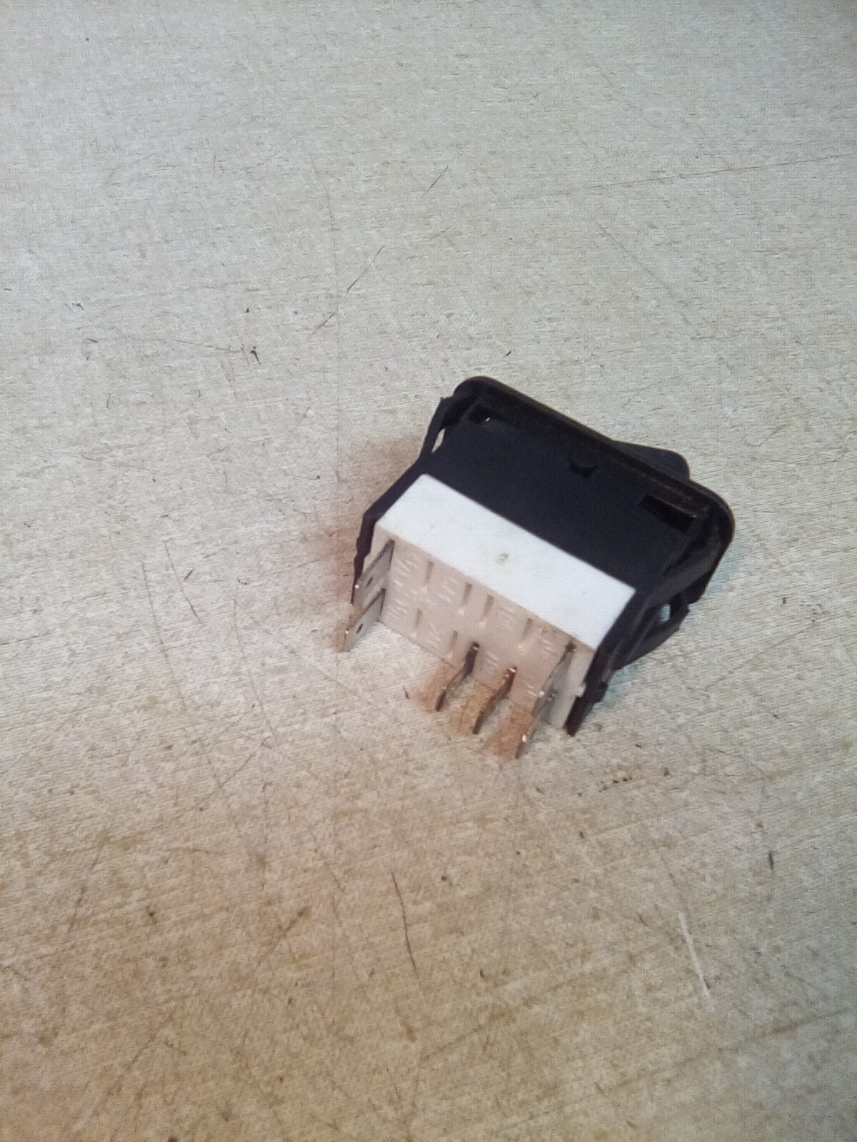 Peterbilt Q27-6031-1A8EEF1AH1 Flood Lamp Switch