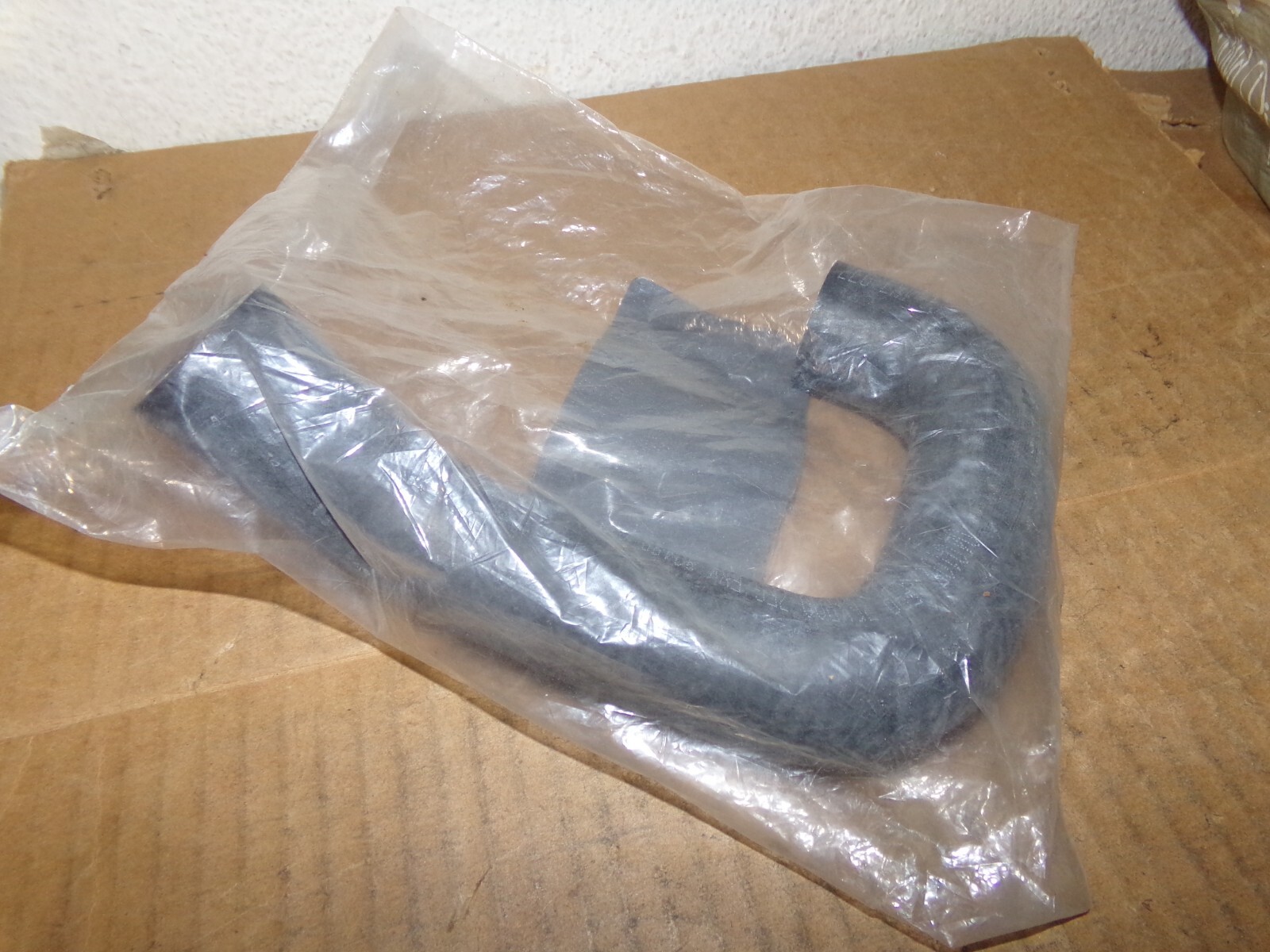 Gillig 82-11452-000 MOLDED HEATER HOSE Mohawk flyer Detroit Diesel *Fast Ship