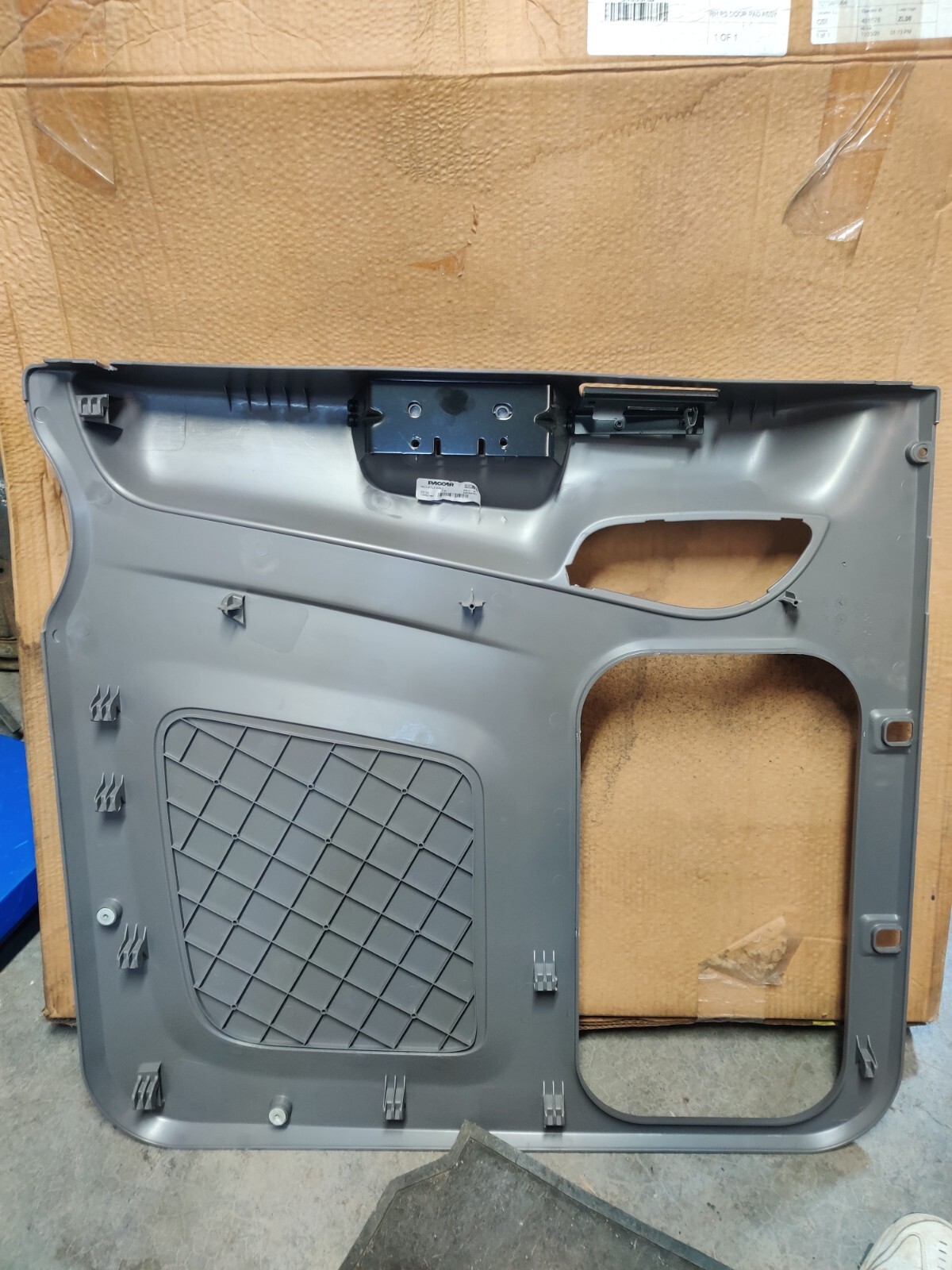 Peterbilt S63-6107-0281 Pad Door Rh POWER WINDOW PANEL (NEW TAKE OFF READ AD)