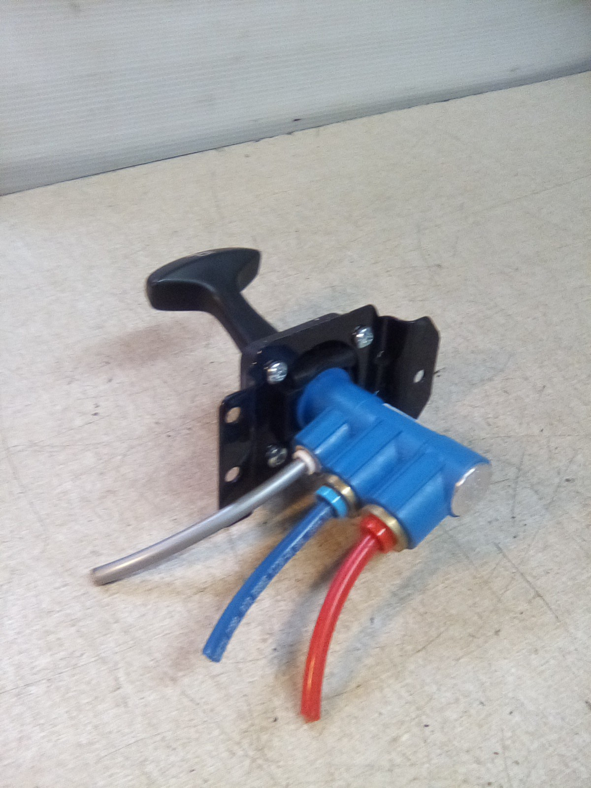 Bendix 7267413 Trailer Parking Brake Switch