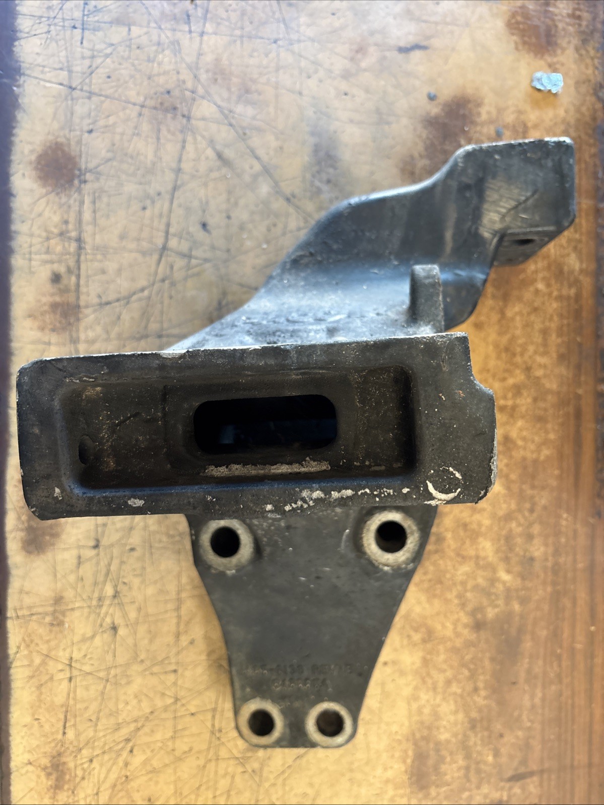 PACCAR FRONT CAB SUPPORT BRACKET LH A85 6136