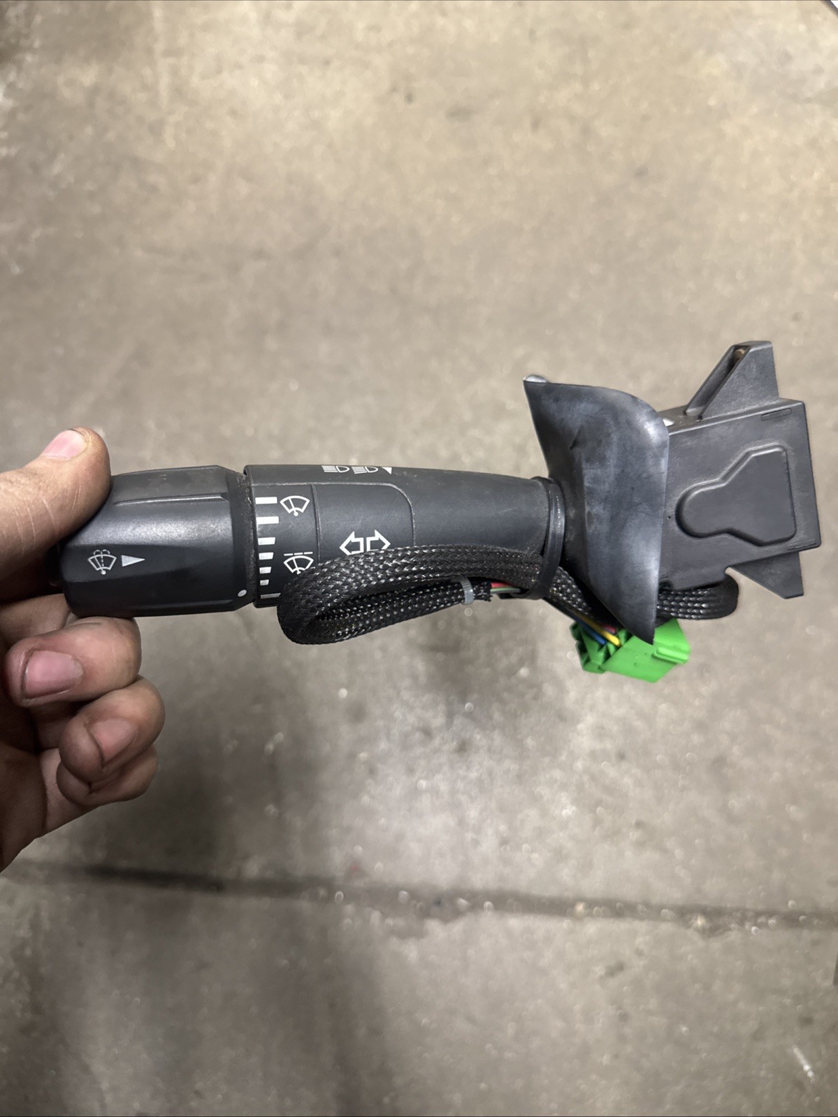 TURN SIGNAL SWITCH- P27-1067 REPLACED BY TL80030