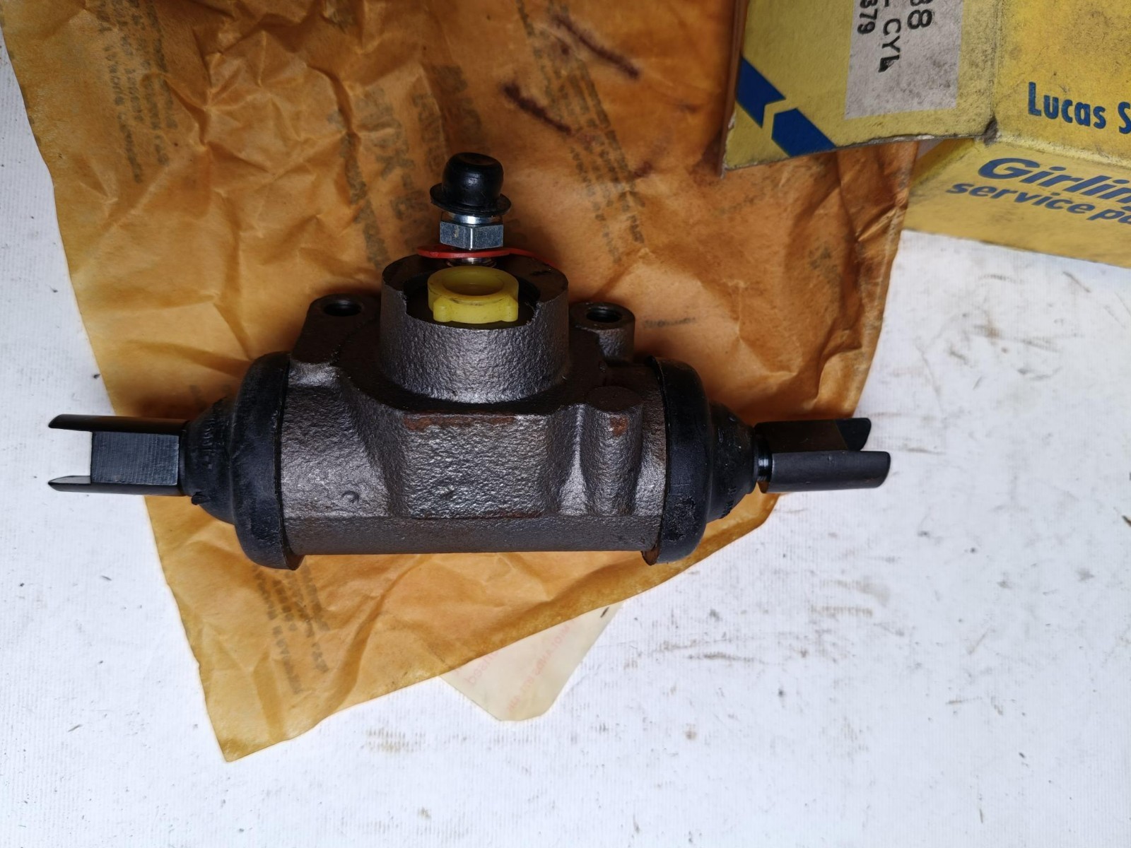 Girling rear brake cylinder 64676338 Bedford K Redline Terrier Ford D200 1965-