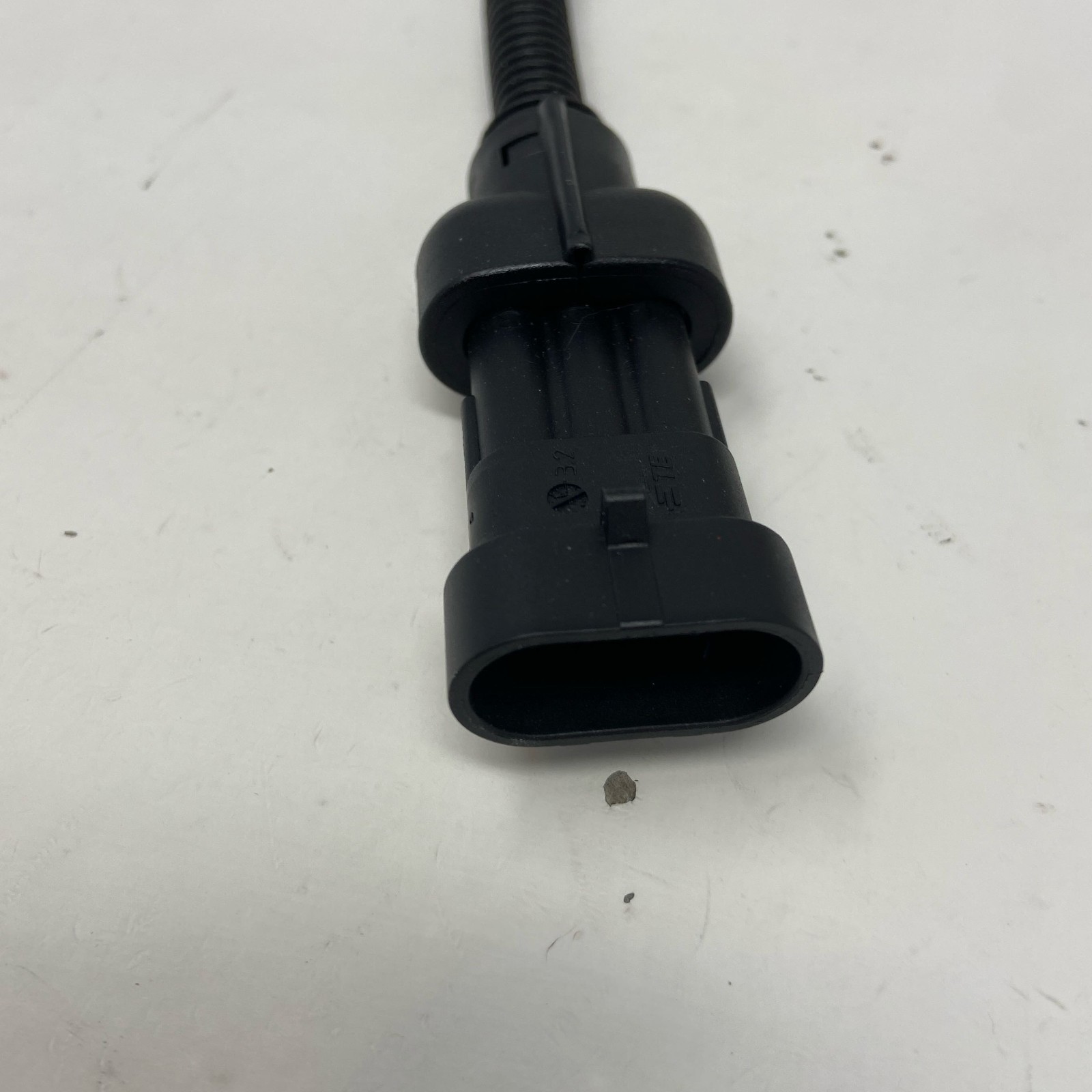 Cummins Genuine Speed Sensor Kit 5550064 for 6.7L ISB/QSB Engines – Black