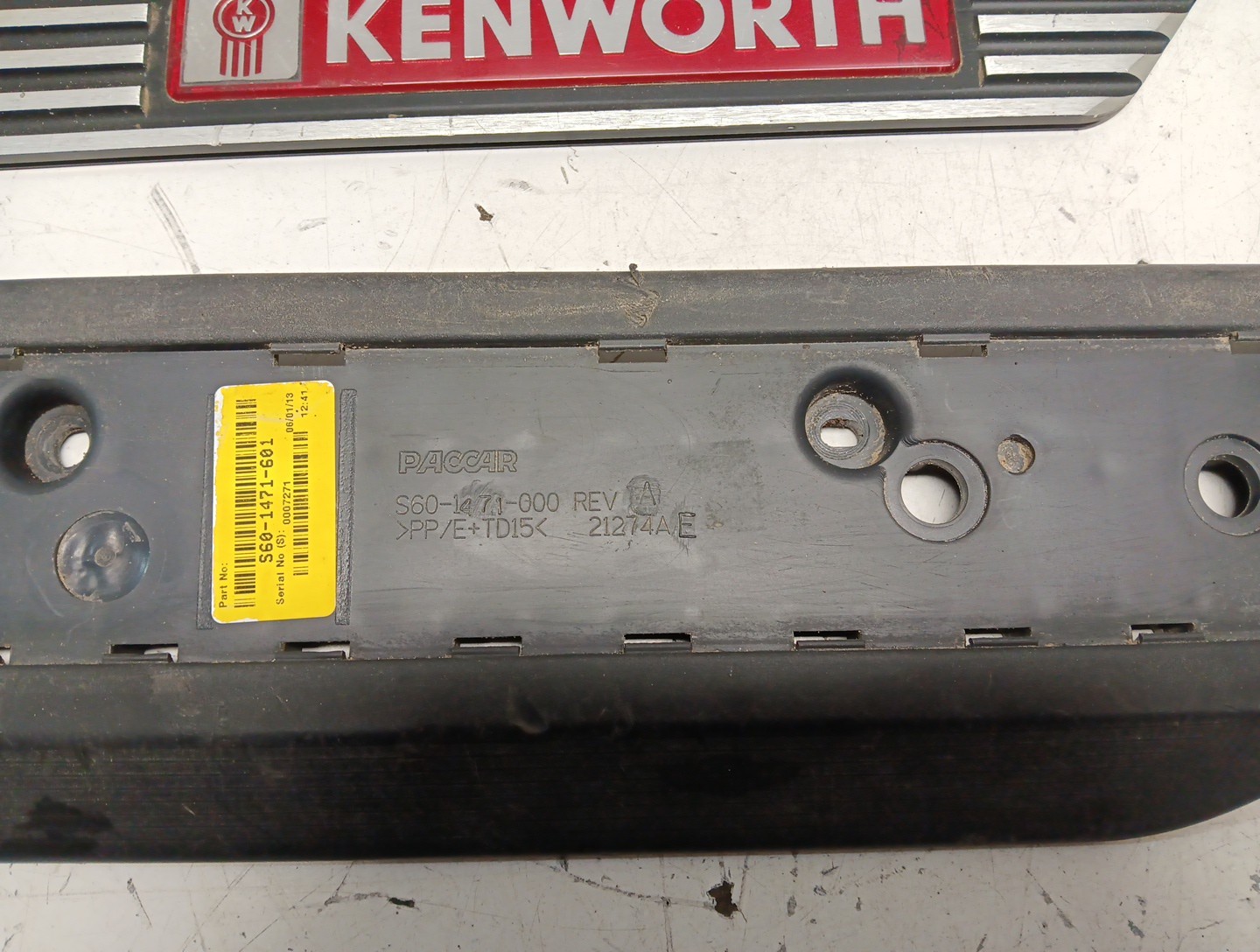 Kenworth T680 S60-1363 OEM With S60-1471-000 Insert Left Side, Item # 3026