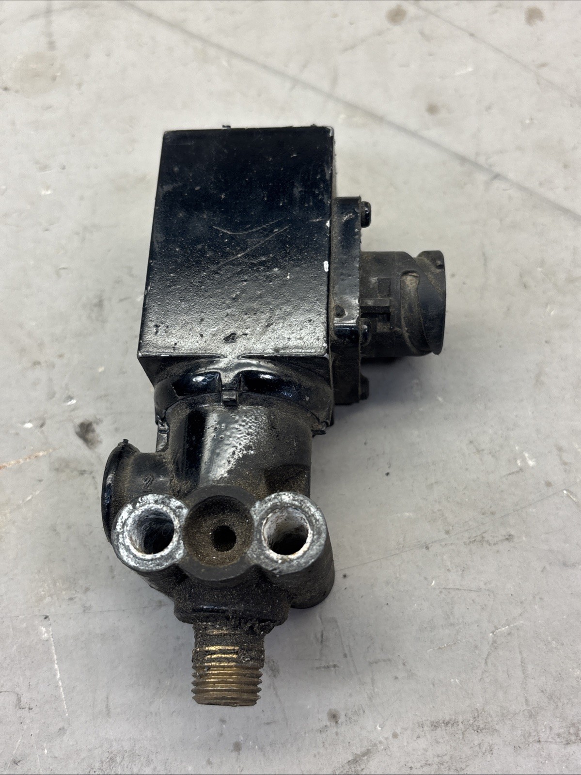 Bendix 300354 Solenoid Valve