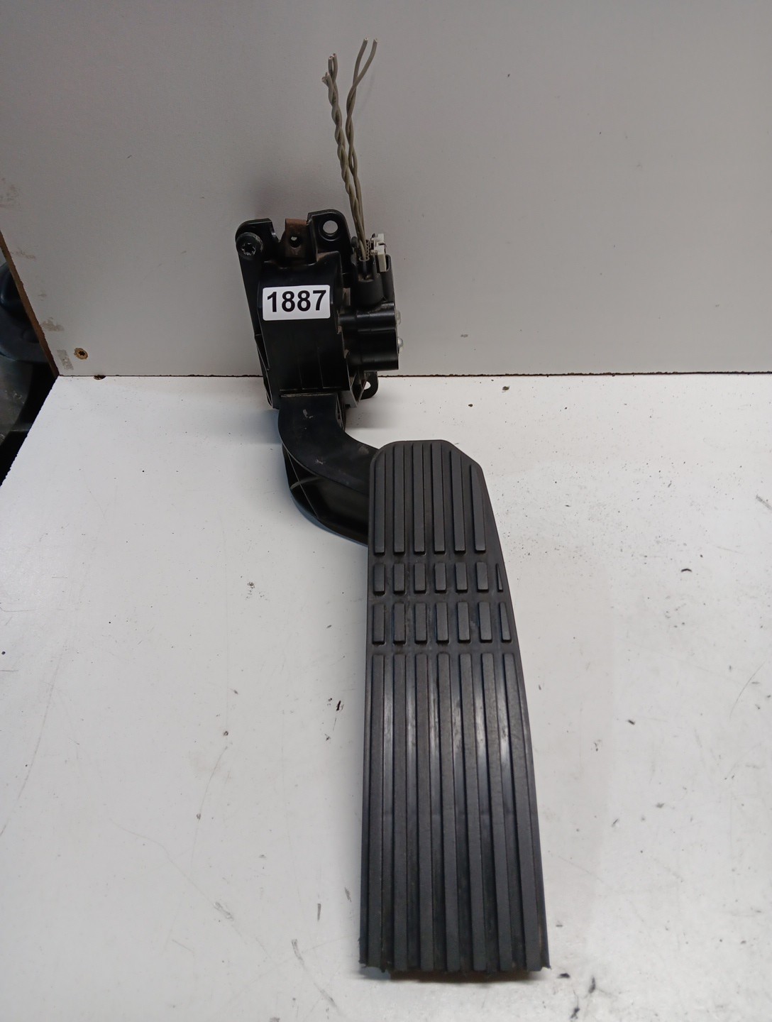 Freightliner A01-33820-030537 Throttle Pedal, Item # 1887