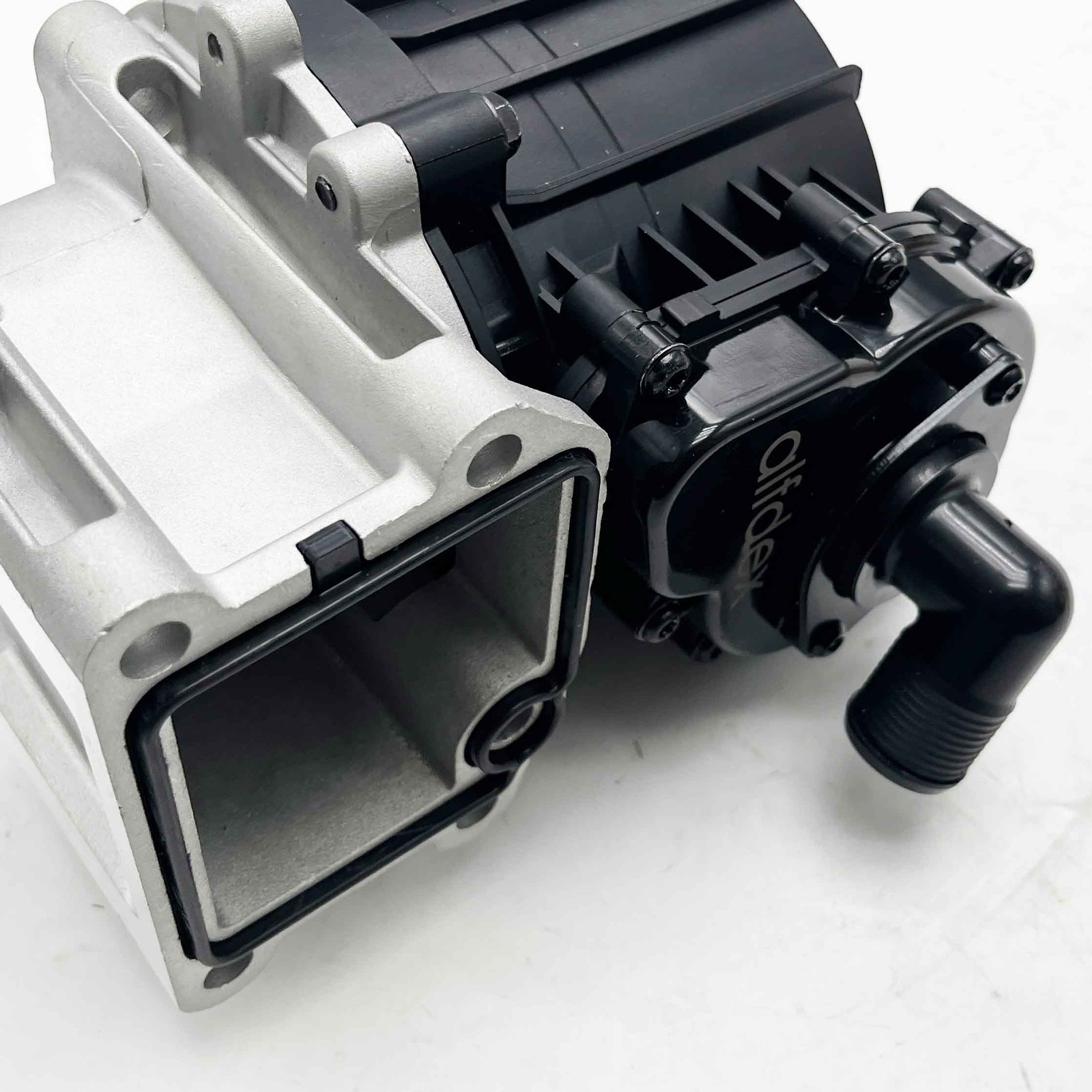 New Oil Crankcase Ventilation Separator for Volvo D13 MP8 21122539 21475228