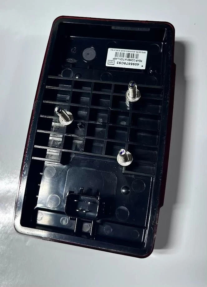 4095878C93 Genuine International Tail Stop Light RH/S OEM – New 4095878C92