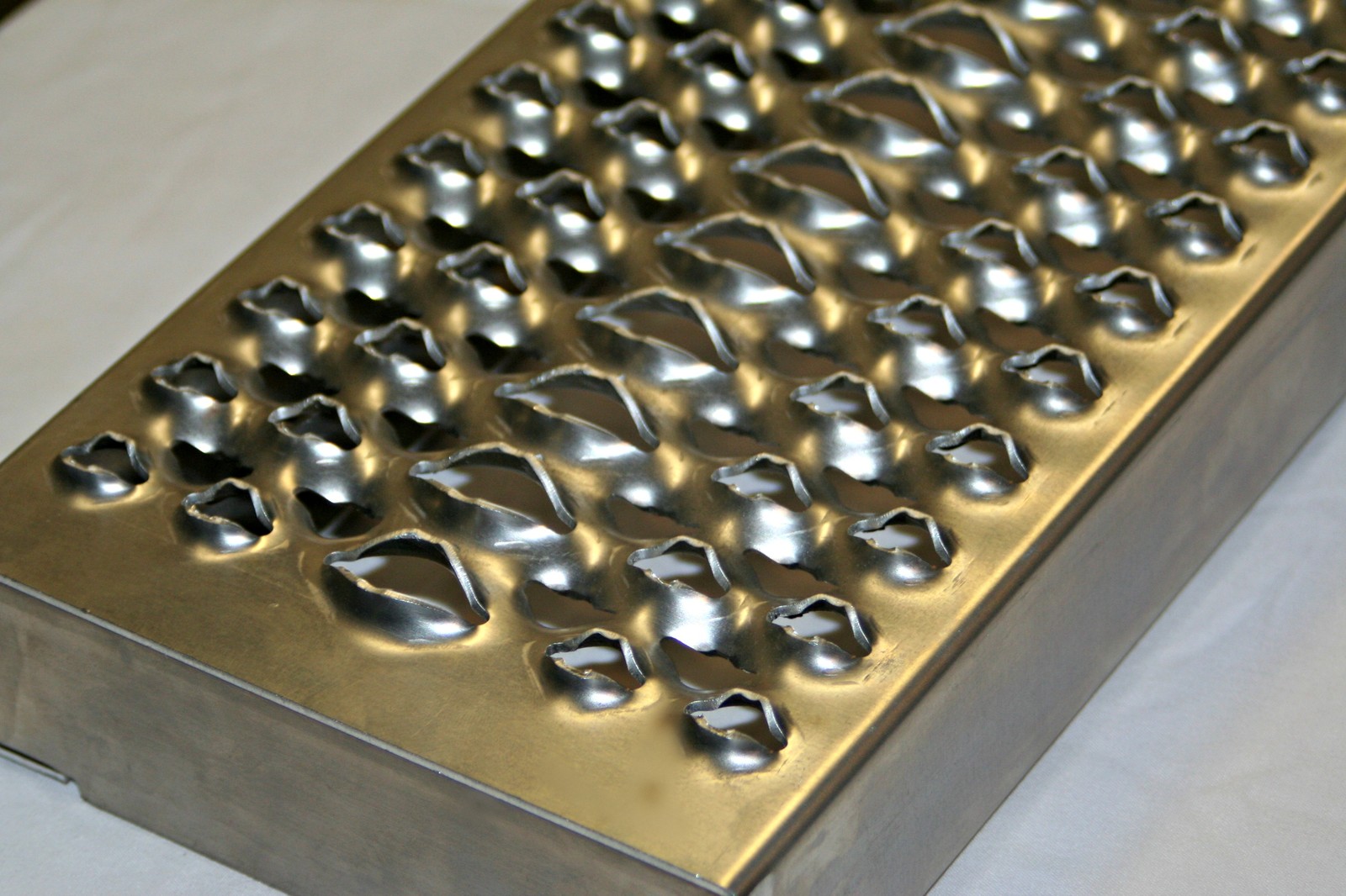 5” x 60” Extruded Aluminum Custom Length Truck Step