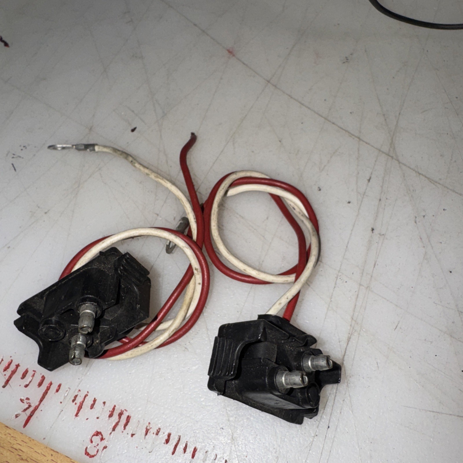 2 WIRE PIGTAIL CONNECTORS LOT OF 2 NNB