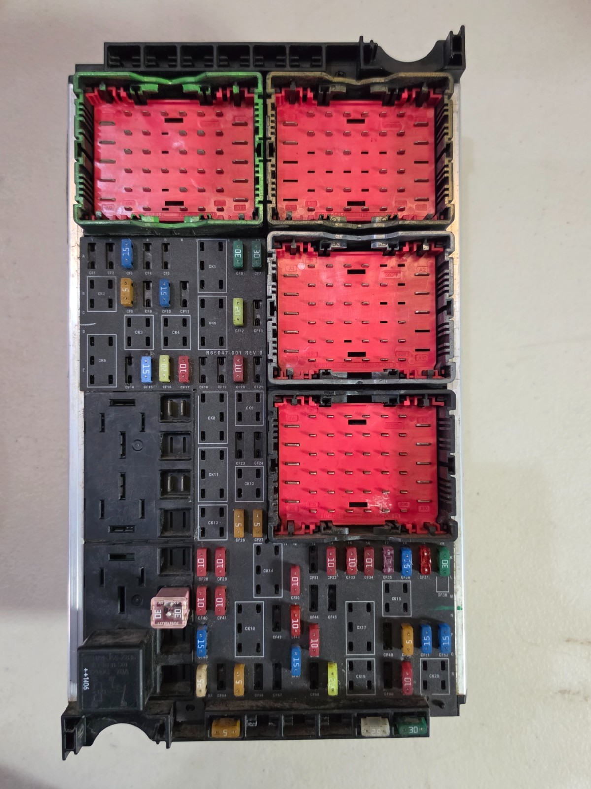 Kenworth T680 PACCAR Fuse Box P27-1147-0200 S53-1293-11E Cab PDC OEM