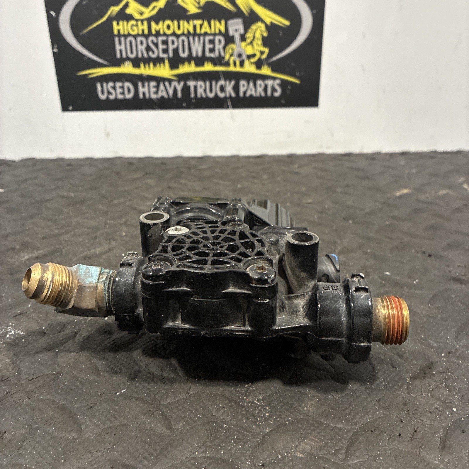 GENUINE BENDIX ABS MODULATOR VALVE PN: K056040 (TAG# 18270)