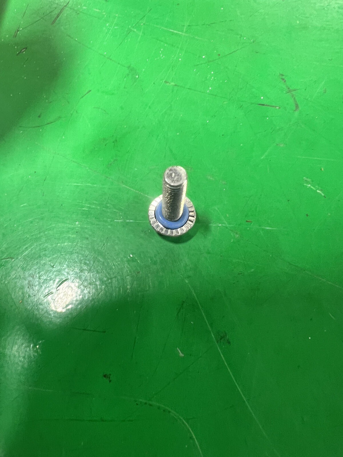 GENUINE NEW FREIGHTLINER SCREW MACH HWH10-32X 23-13099-075, Pack of 25, E5