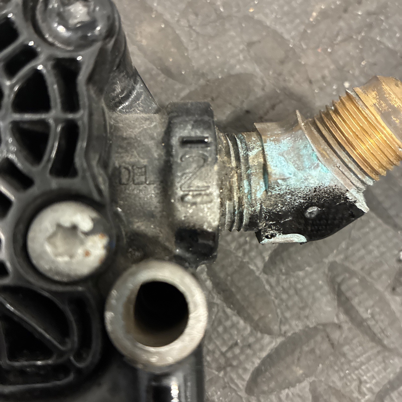 GENUINE BENDIX ABS MODULATOR VALVE PN: K056040 (TAG# 18270)