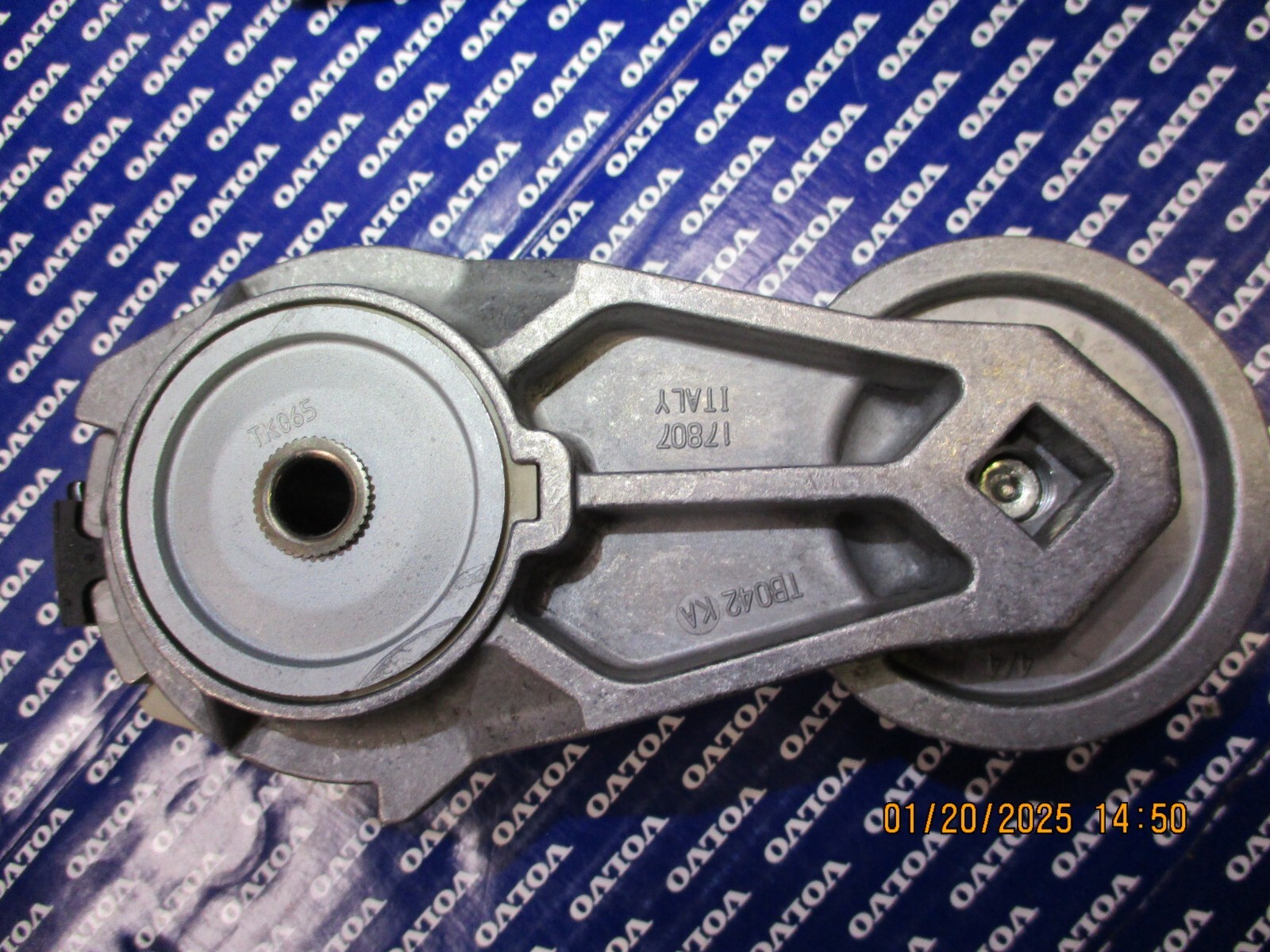 Volvo D13 2017-21 a/c belt tensioner OEM HD 21819687 Dayco brand made in Italy