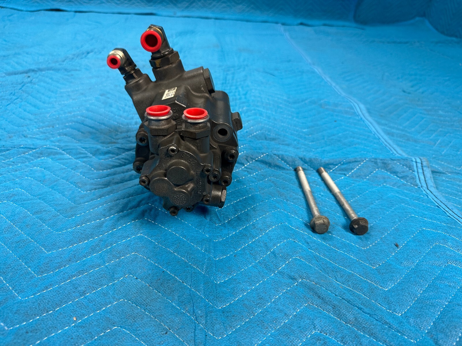 Kenworth T680 Steering and Fuel Pump Bosch 87k 2023 OEM
