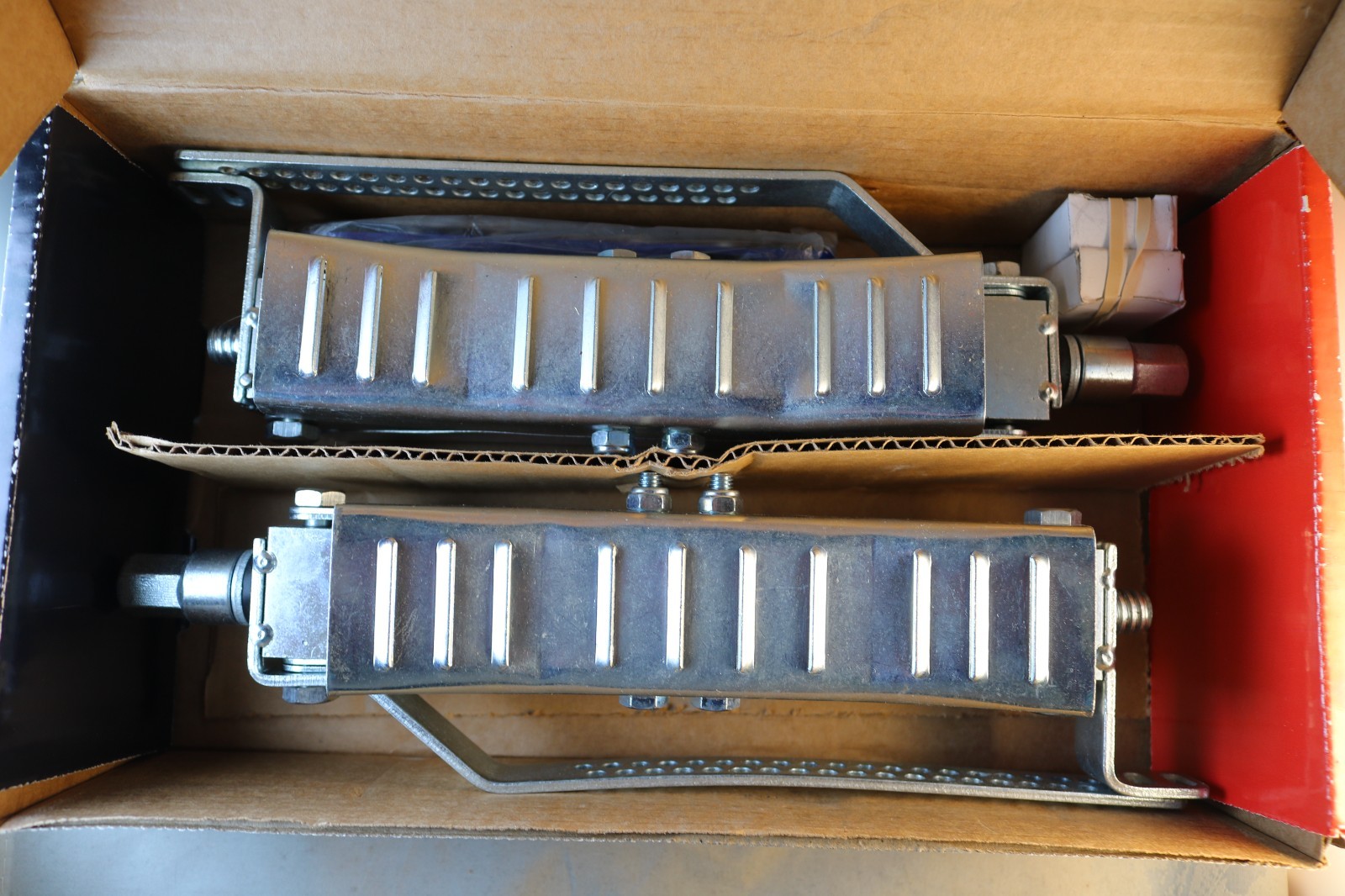 Camco Eaz-Lift Premium Metal Wheel Stop 2-Pack 44661 w/ Sealed Wrench & 2 Locks